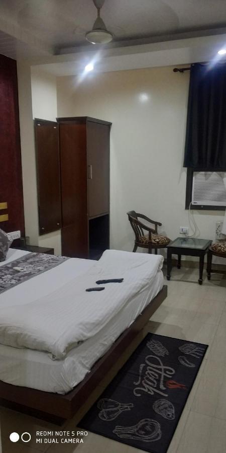 Adb Rooms Udhav Palace Нью-Дели Экстерьер фото