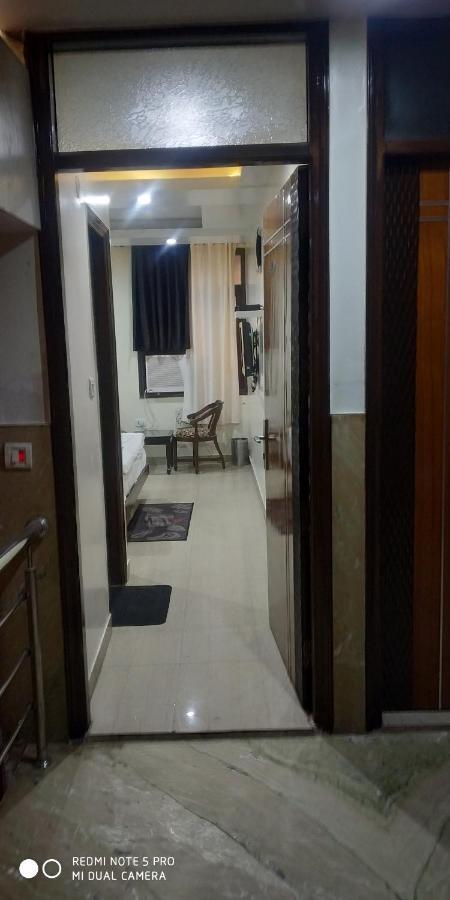 Adb Rooms Udhav Palace Нью-Дели Экстерьер фото
