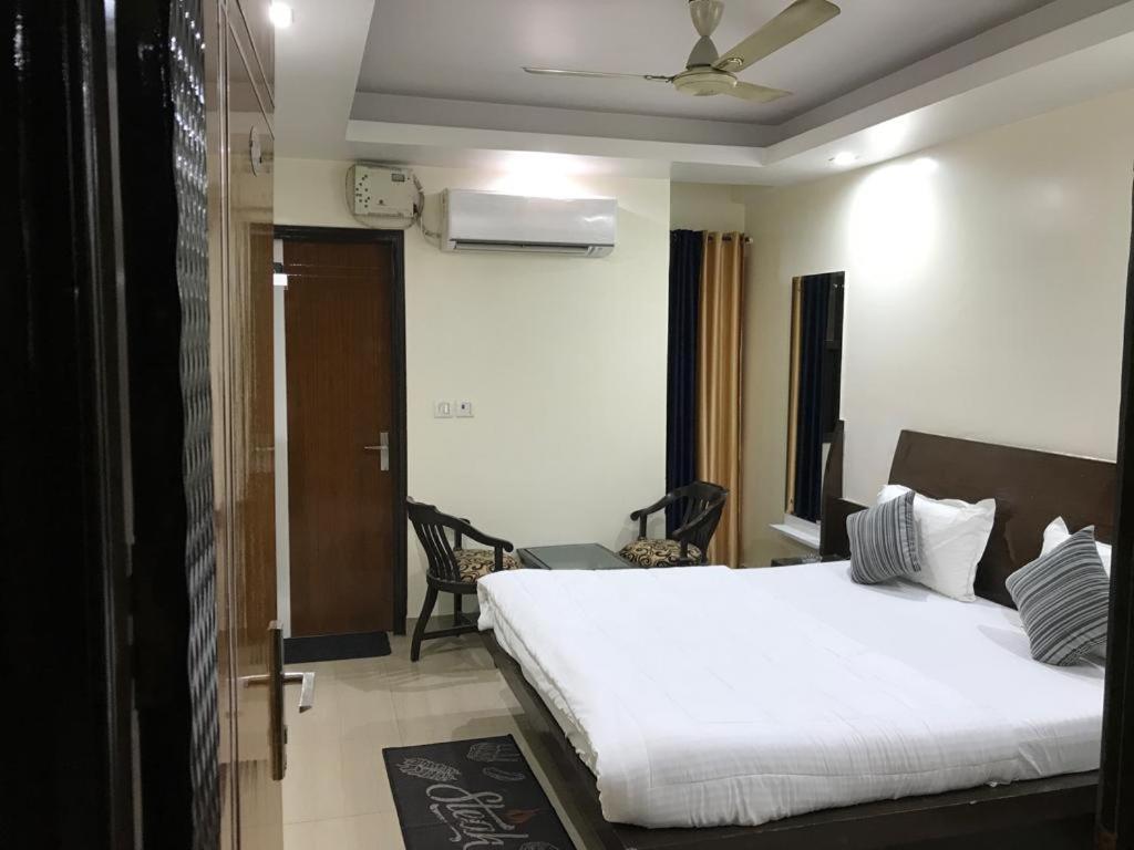 Adb Rooms Udhav Palace Нью-Дели Экстерьер фото