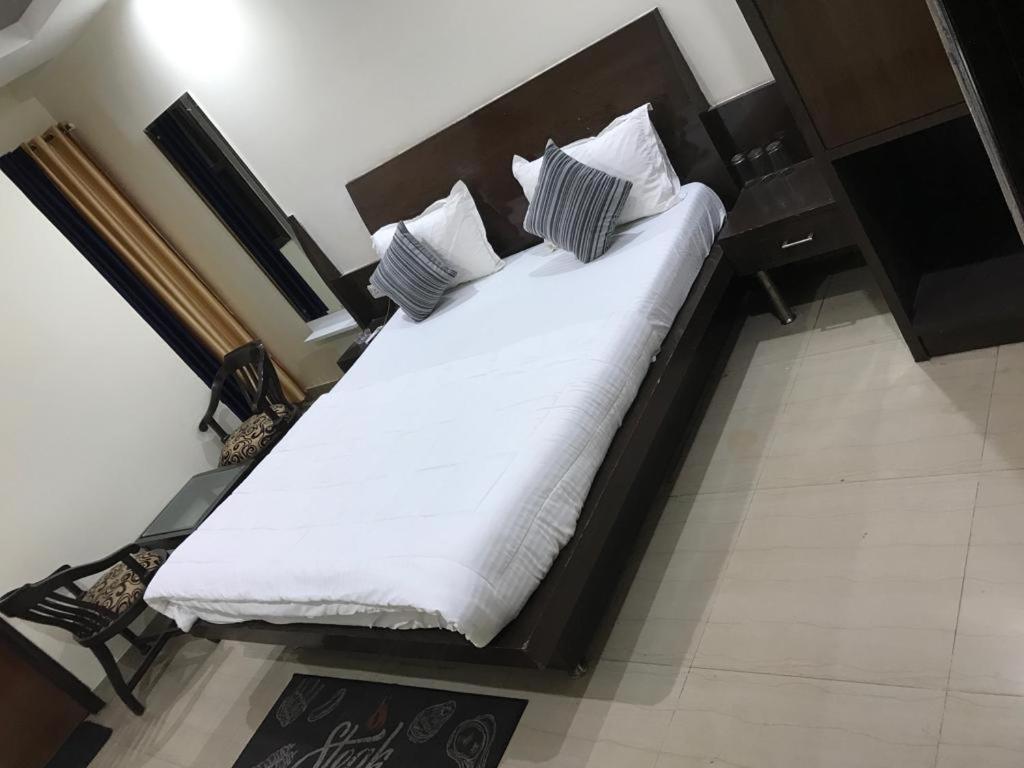 Adb Rooms Udhav Palace Нью-Дели Экстерьер фото