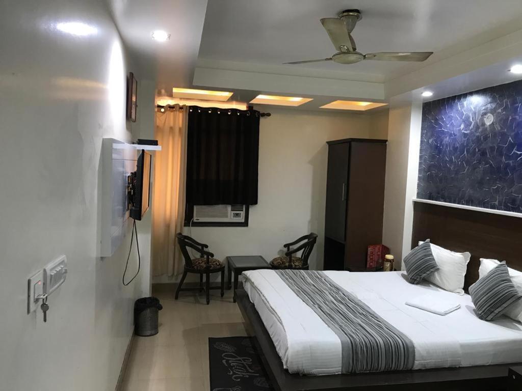 Adb Rooms Udhav Palace Нью-Дели Экстерьер фото